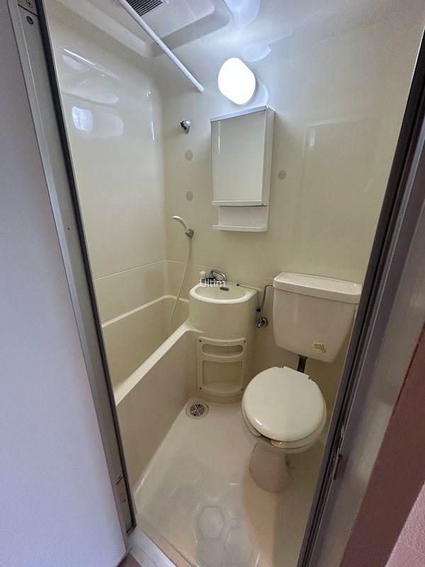 バス・シャワールーム　※同タイプの他のお部屋です