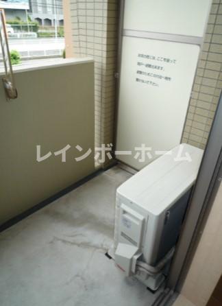 バルコニー　暖かな日差しのふりそそぐバルコニー