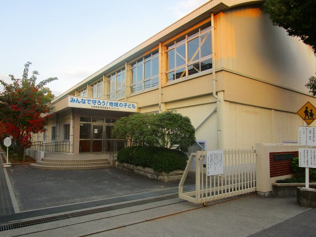 小学校　岡山市立三勲小学校（小学校）まで1062m