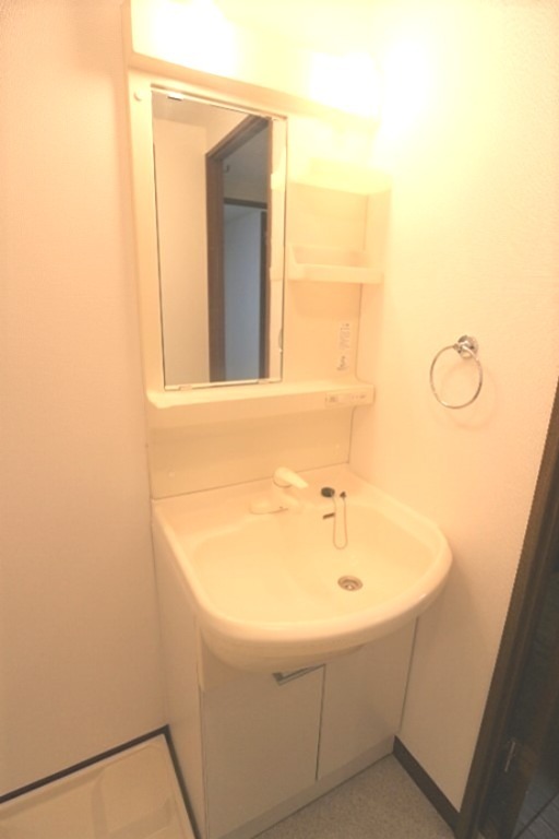 洗面設備　※別部屋参考写真(反転)