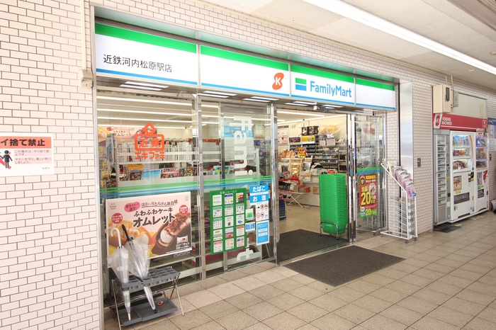 コンビニ　ファミリーマート（コンビニ）まで550m