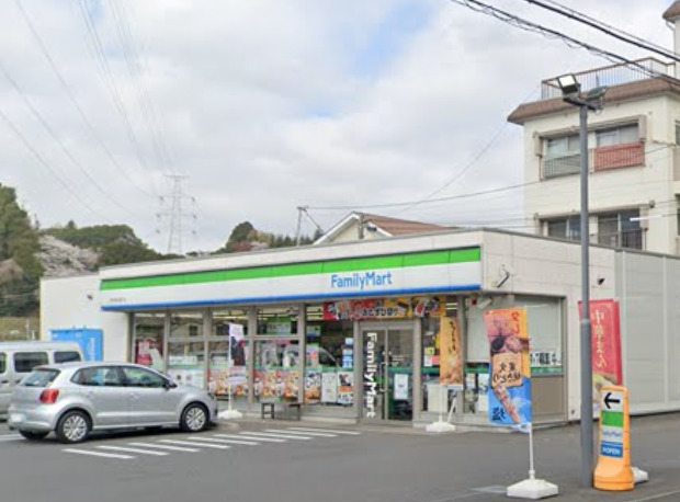 コンビニ　ファミリーマート（コンビニ）まで544m