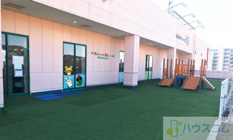 幼稚園・保育園　キンダーキッズインターナショナルスクール茨木彩都校（幼稚園・保育園）まで1136m