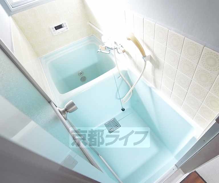 バス・シャワールーム　明るいお風呂です。