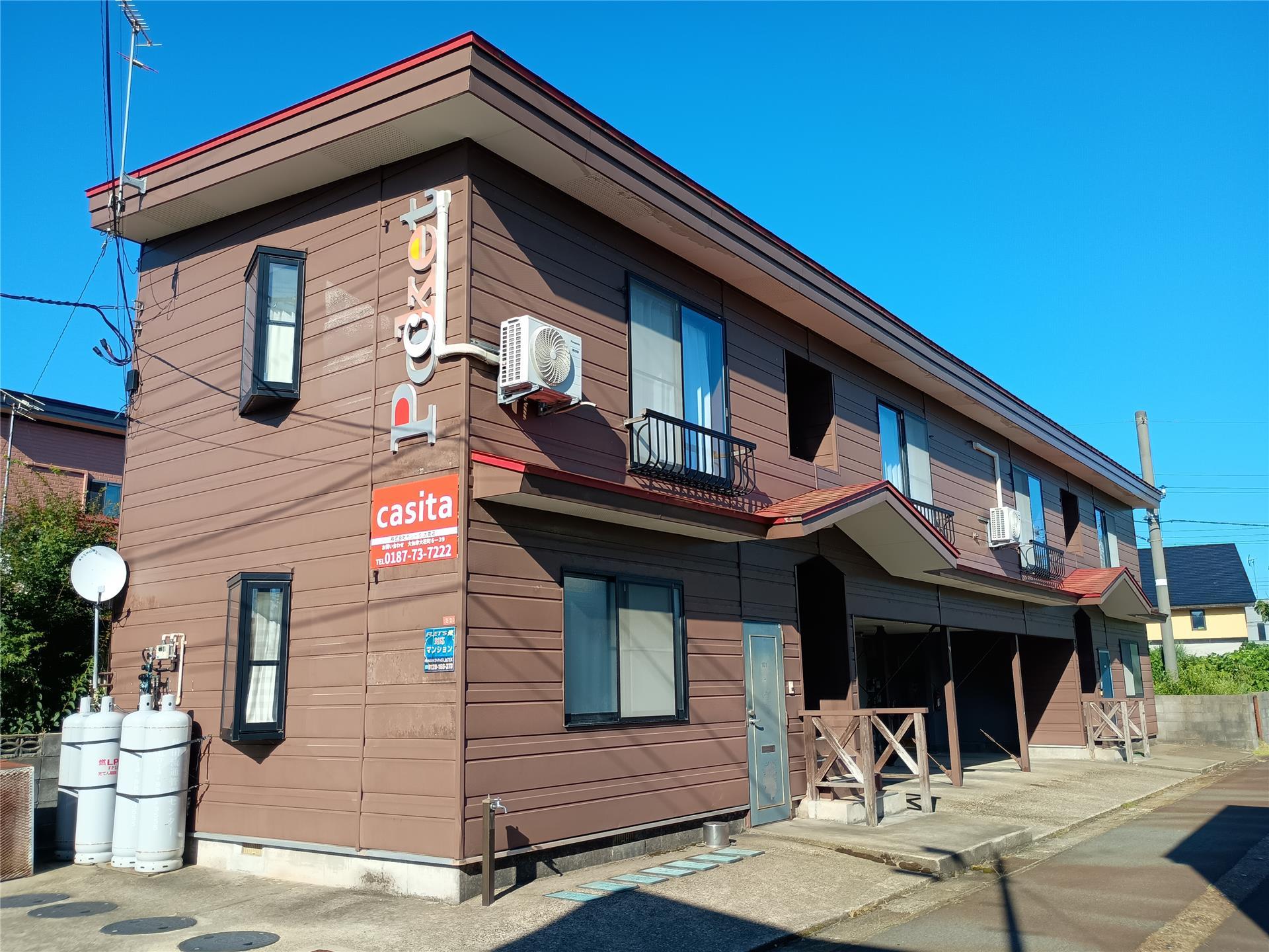 建物外観　南向きの大きな窓がうれしいですね！