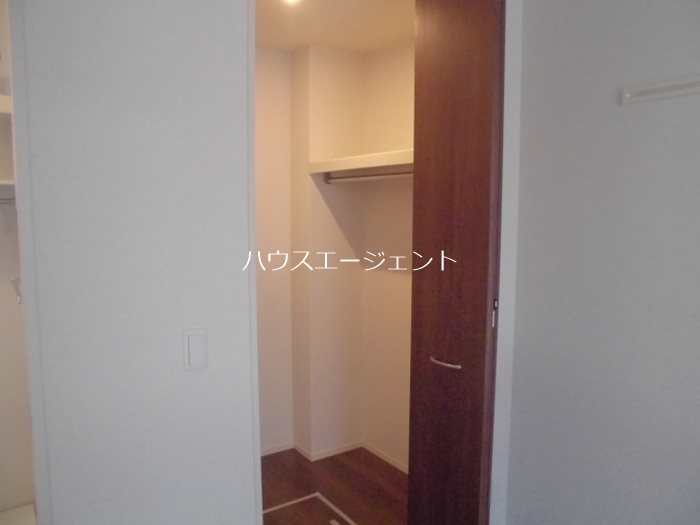 収納　ウォークインクローゼット付きでたくさんしまえます。