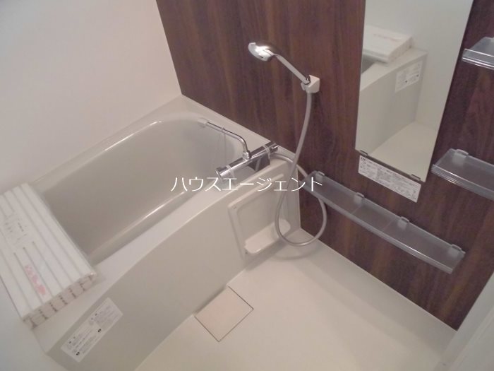 バス・シャワールーム　お風呂は浴室乾燥機付きです。