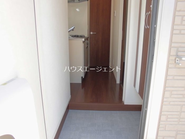 玄関　玄関にはトールタイプのシューズボックスがあります。