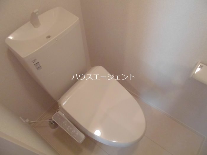 トイレ　温水洗浄便座付きで快適