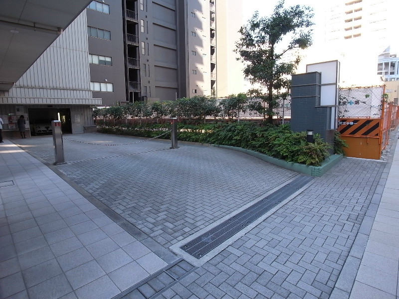 駐車場　駐車場入り口