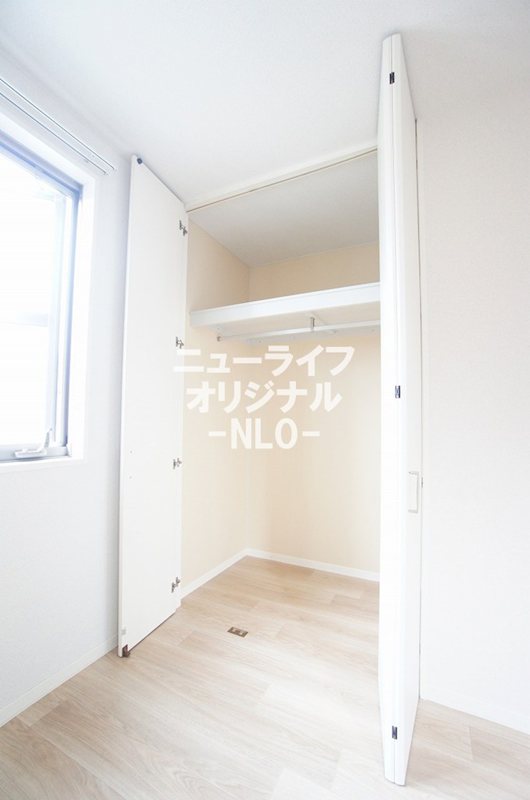 収納　仕切りがなく、丈の長いお洋服も収納できます♪