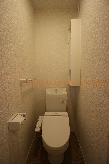 トイレ　※同型タイプ参考写真