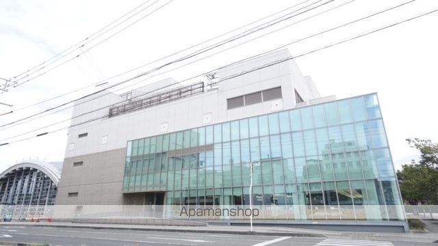 図書館　倉敷市役所社会教育施設児島図書館（図書館）まで1023m