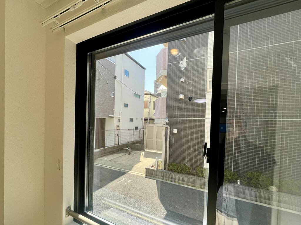 眺望　101号室は光がより入りやすいです。