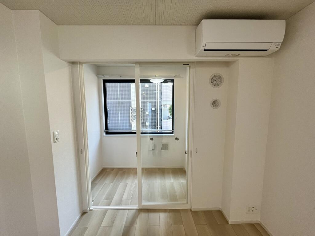 その他部屋・スペース　サンルームには物干し竿がかけられます。