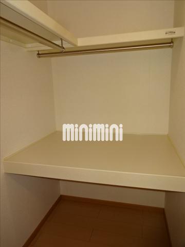 収納　たっぷり入るウォークインクローゼット付きです。