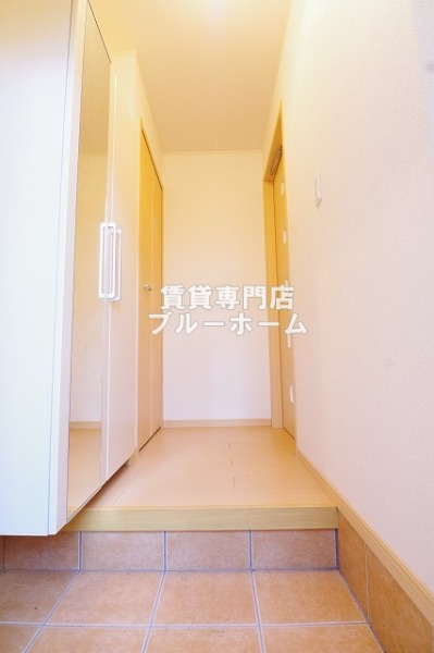 玄関　温かみのある玄関！
