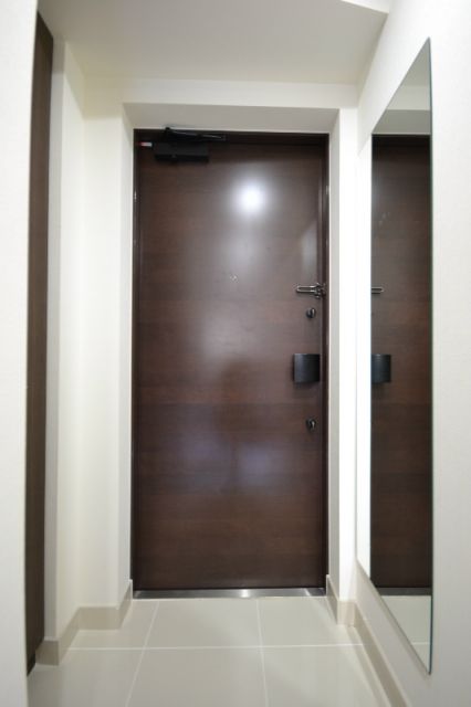 玄関　※別部屋の参考写真です。