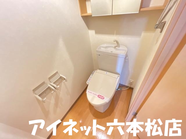 トイレ　清潔感のある空間です。