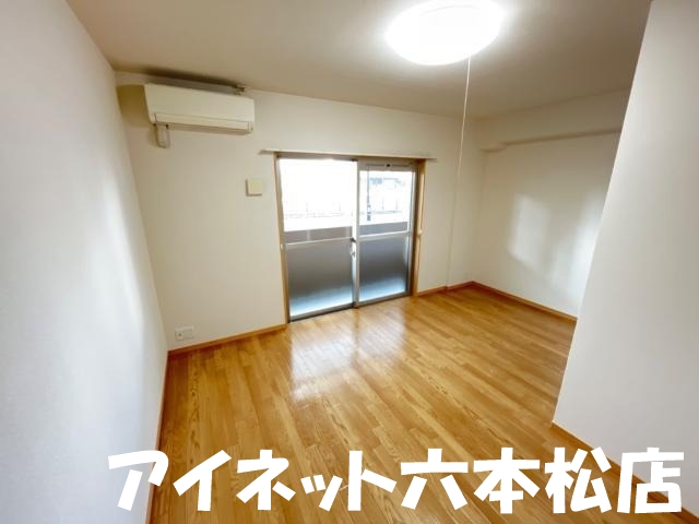 居室・リビング　広々とした洋室です。