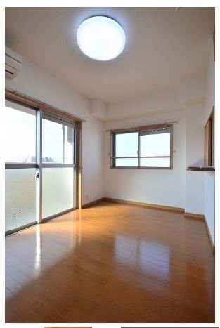 居室・リビング　トーマスリビングでは、全物件初期費用分割・クレジットカード利