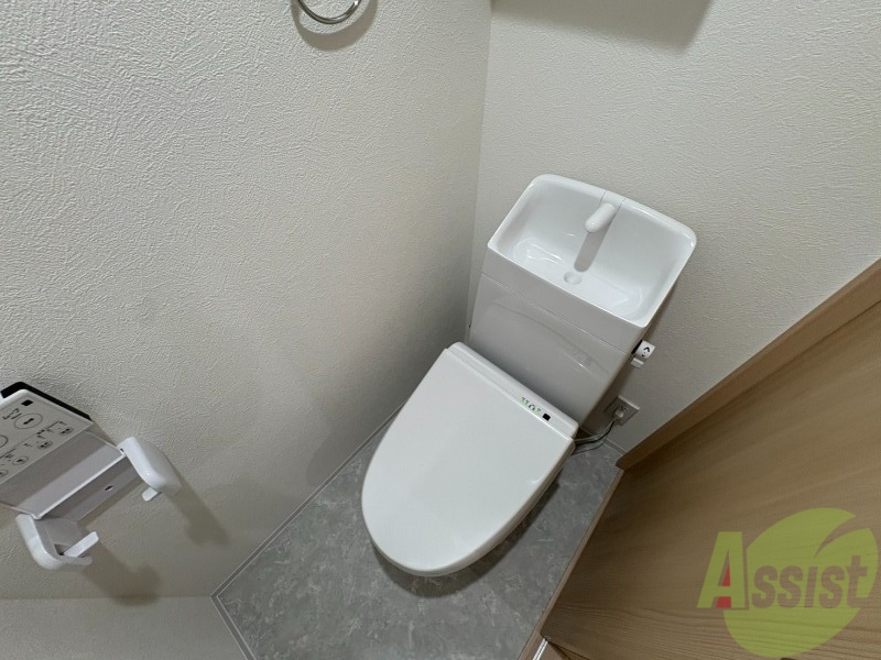 トイレ　トイレはこちらのウォシュレット付きになりますね。