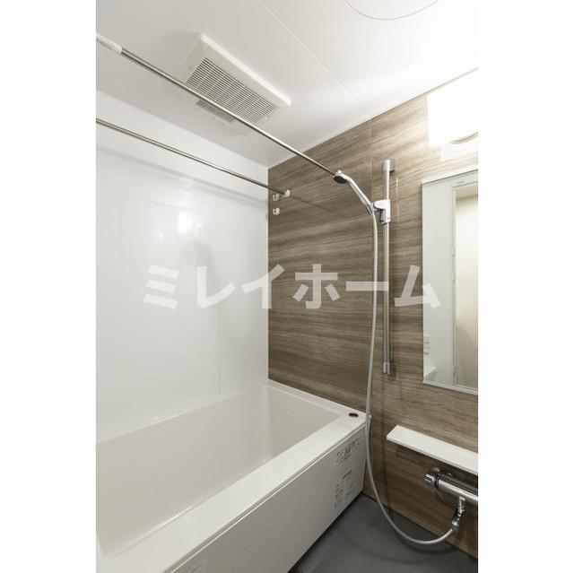 バス・シャワールーム　同建物内別のお部屋の参考写真になります。
