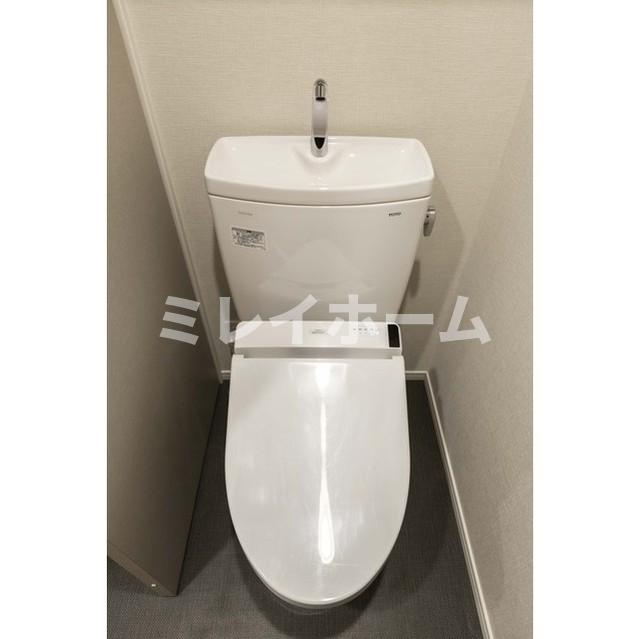 トイレ　同建物内別のお部屋の参考写真になります。