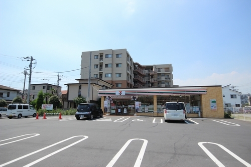 コンビニ　セブンイレブン 草加氷川北店（コンビニ）まで327m