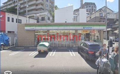 コンビニ　ファミリーマート吹田千里山高塚店（コンビニ）まで377m
