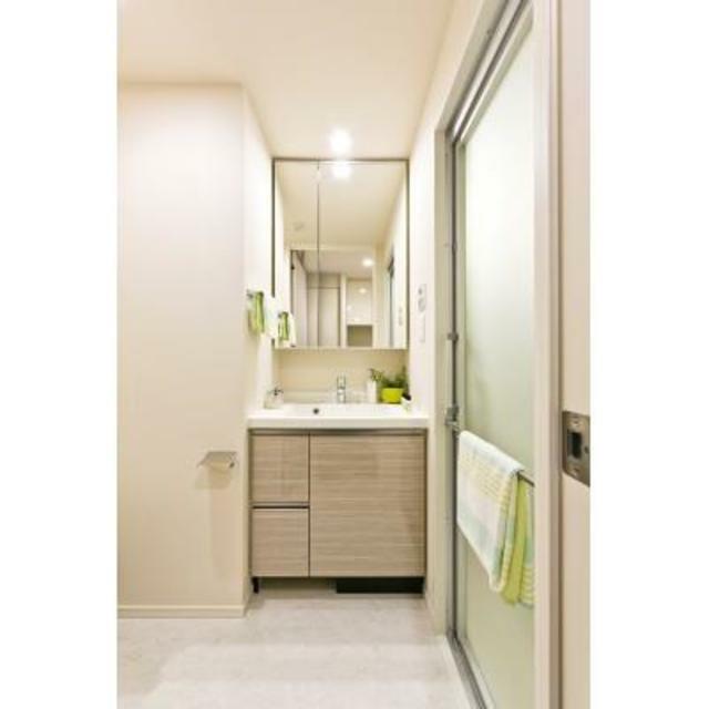 洗面設備　※写真は同タイプ住戸です。