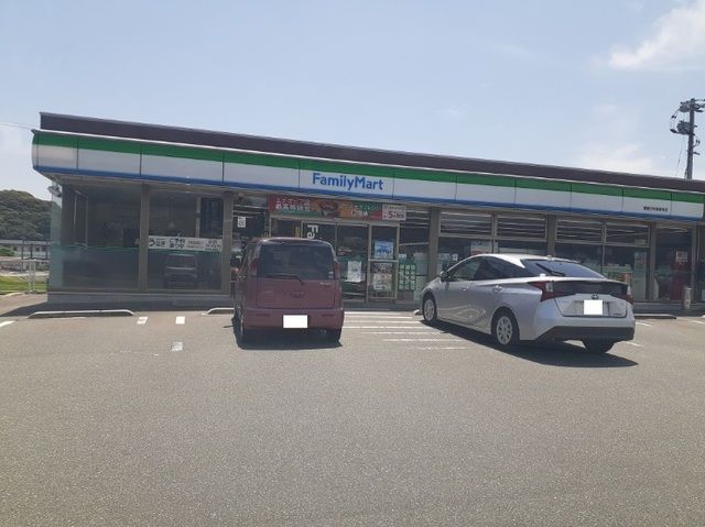 スーパー　ファミリーマート（スーパー）まで240m