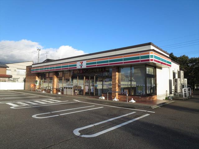 コンビニ　セブンイレブン（コンビニ）まで796m