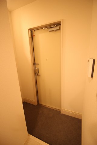 モンクレール青山の玄関写真