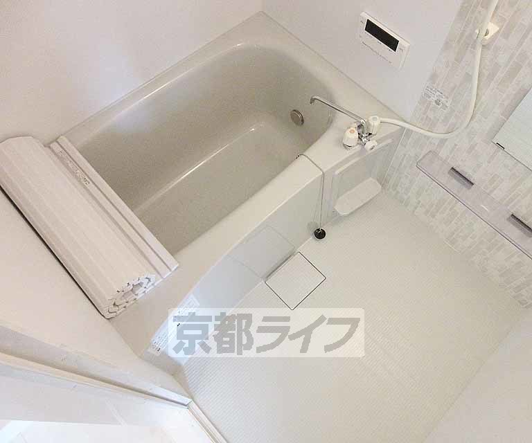 バス・シャワールーム　ゆったり浸かれるお風呂です・