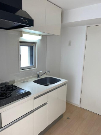 キッチン　※反転タイプのお部屋の写真を使用しています。