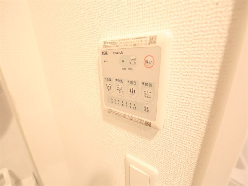 その他設備　浴室暖房乾燥機付き