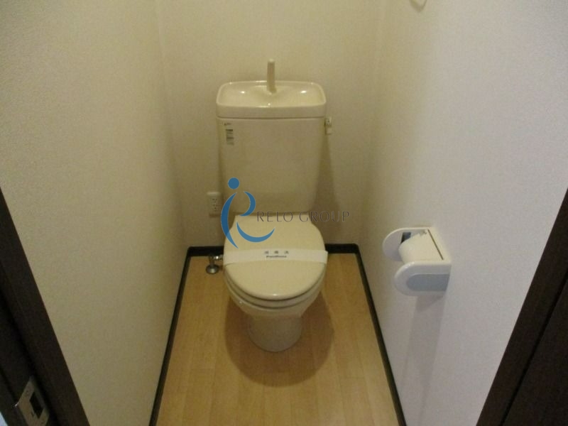 トイレ　同一物件の他部屋の写真をイメージとして使用しています