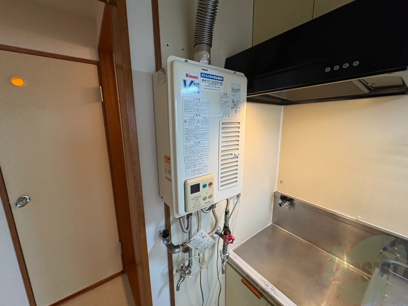その他設備　給湯器です。操作しやすいパネルになってます。