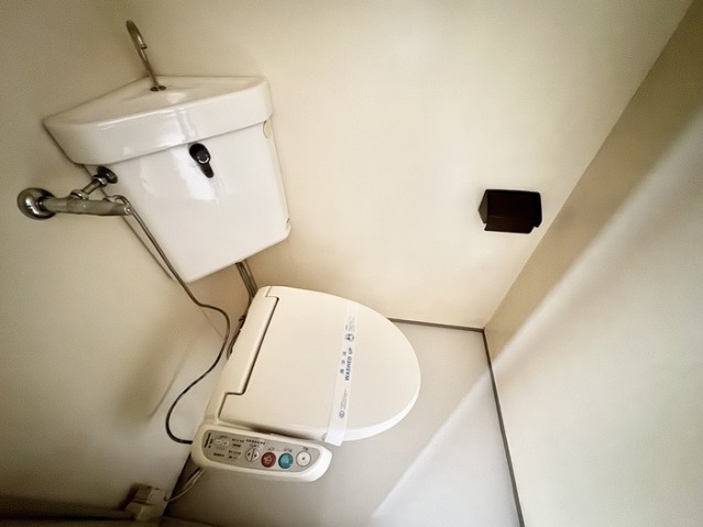 トイレ　別号室の写真です。