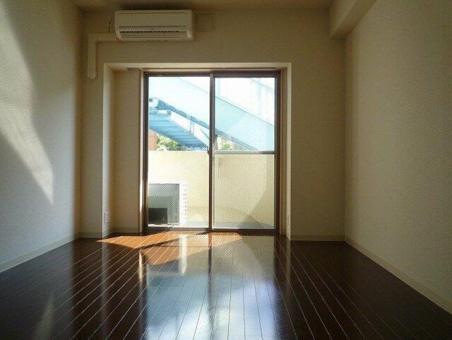 居室・リビング　室内