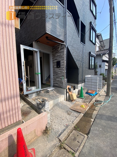 エントランス　完成に向けて工事中