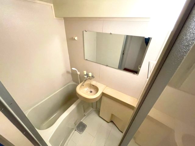 バス・シャワールーム　(参考)同マンション同間取り他部屋の写真
