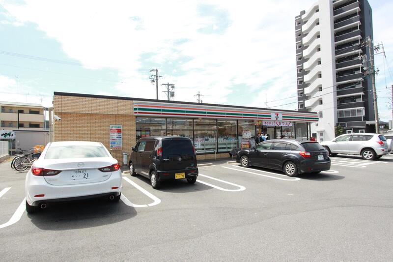 コンビニ　セブンイレブン名古屋草平町店（コンビニ）まで185m