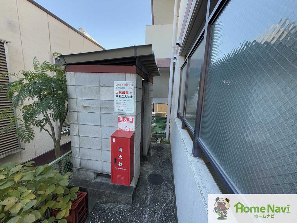 駐車場　プロパンガス