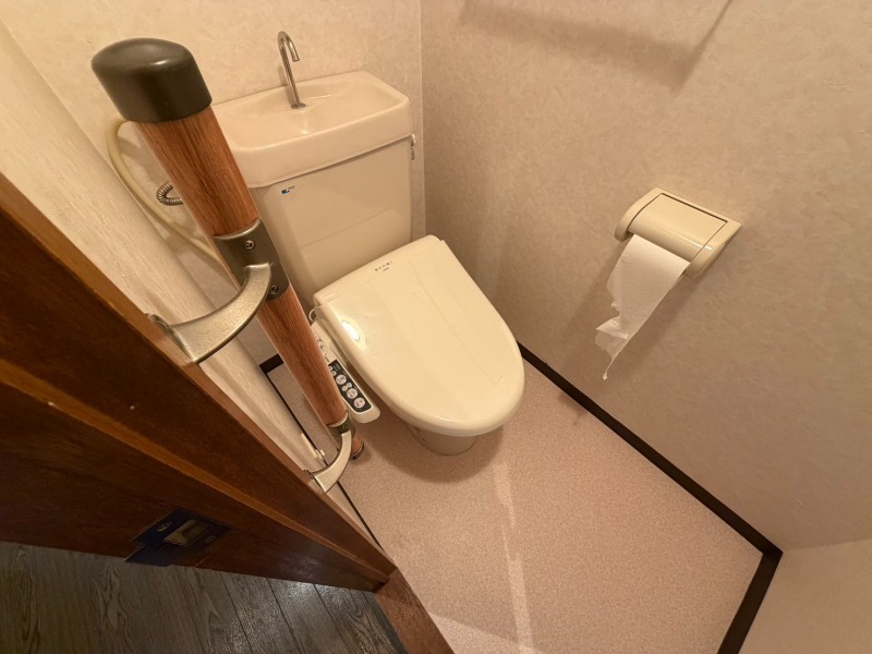 トイレ　こちらはトイレです。清潔感があり、安心して使用できます。