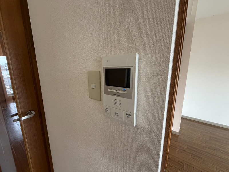その他設備　ＴＶモニター付インターホンです。来客者の顔が見えるので安心！