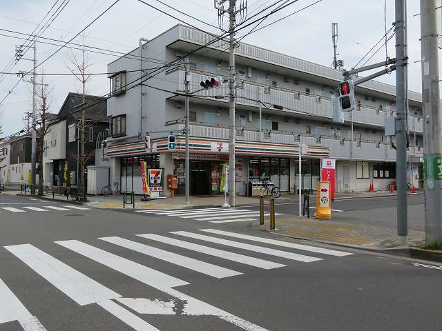コンビニ　セブンイレブン（コンビニ）まで750m