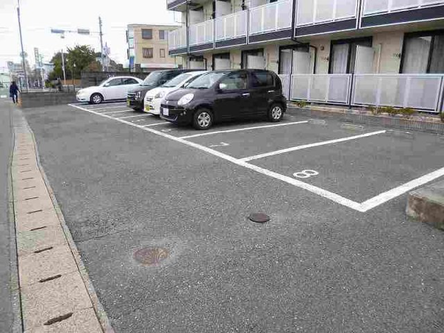 駐車場　車をお持ちの方に嬉しい駐車場付きの物件です