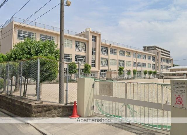 中学校　福岡市立中学校吉塚中学校（中学校）まで1354m